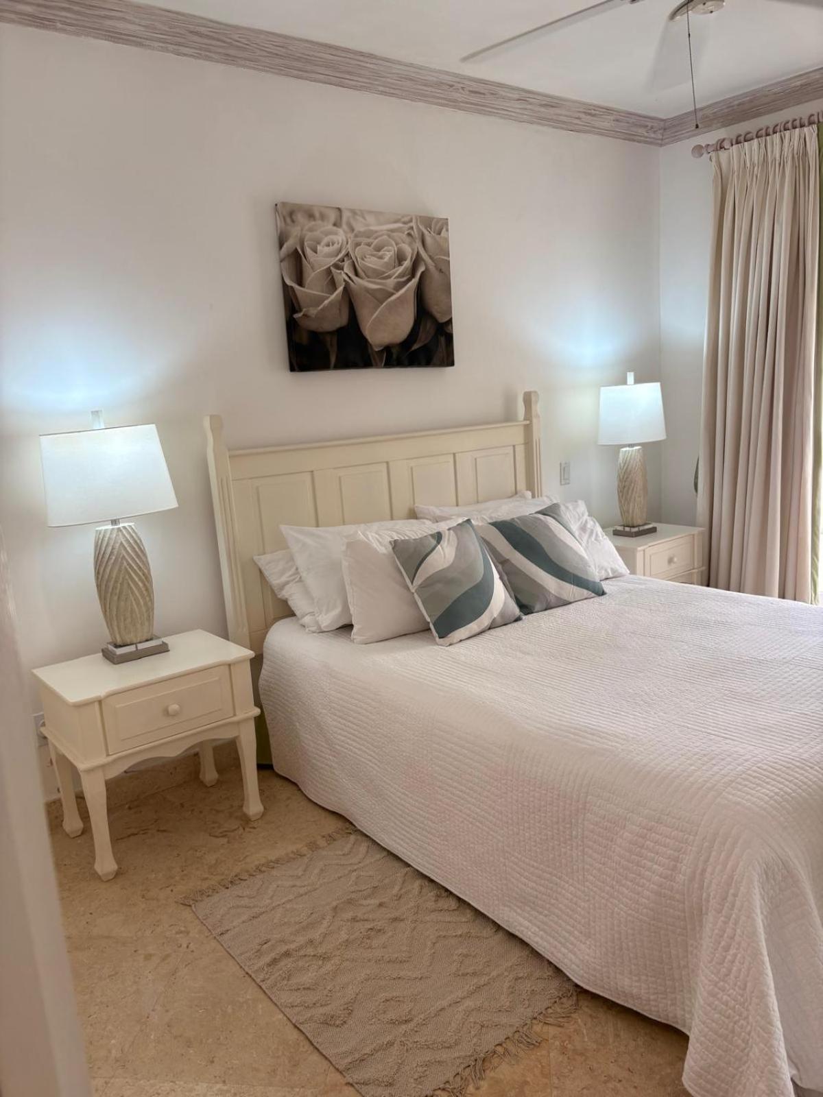 Royal Apartments 1 Bedroom Apartment Sea Views Saint James Exterior photo